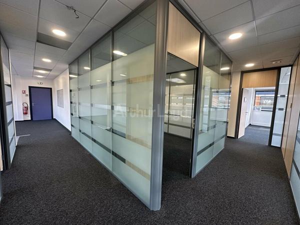 BUREAUX à LOUER de 1048 m²
