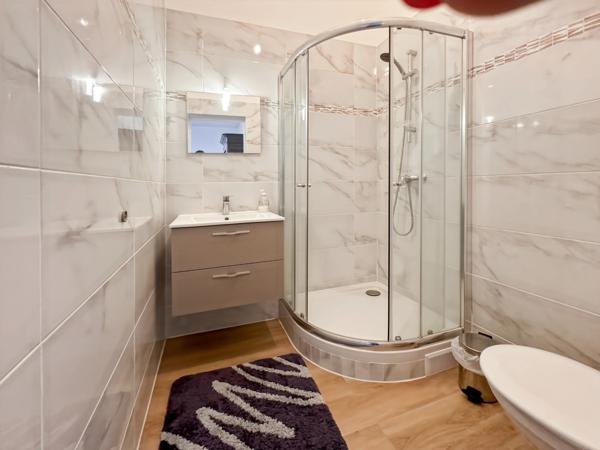 Maison à vendre 16 pièces ()