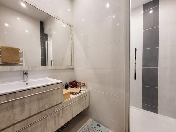 Immeuble
         6 pièces
        - 188 m² Exclusivité 235 000 € *