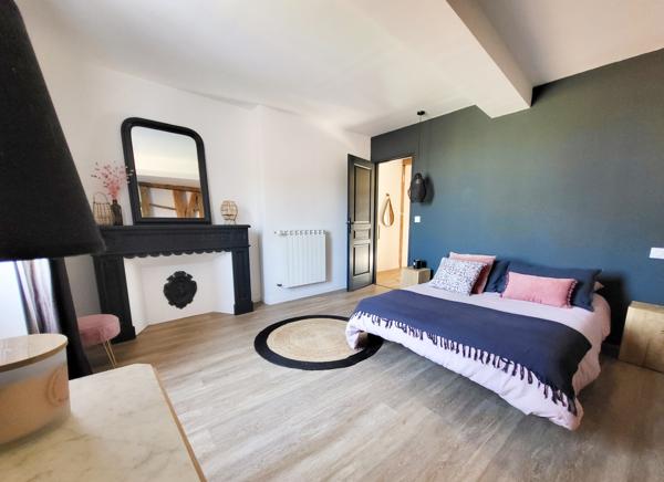 Immeuble
         6 pièces
        - 188 m² Exclusivité 235 000 € *
