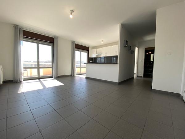 Marseille 13003 Appartement  type 2 dernier étage  avec large balcon 42 m2
