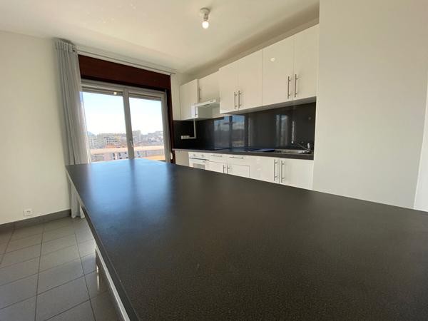 Marseille 13003 Appartement  type 2 dernier étage  avec large balcon 42 m2