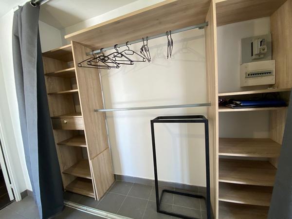Marseille 13003 Appartement  type 2 dernier étage  avec large balcon 42 m2