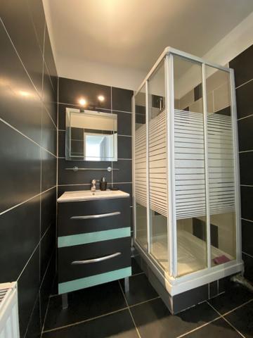 Marseille 13003 Appartement  type 2 dernier étage  avec large balcon 42 m2