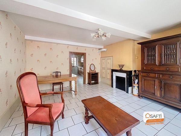 Maison de ville avec cour et dépendances