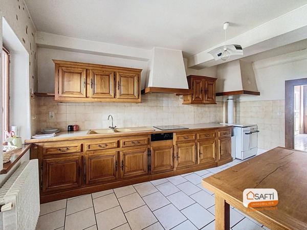 Maison de ville avec cour et dépendances