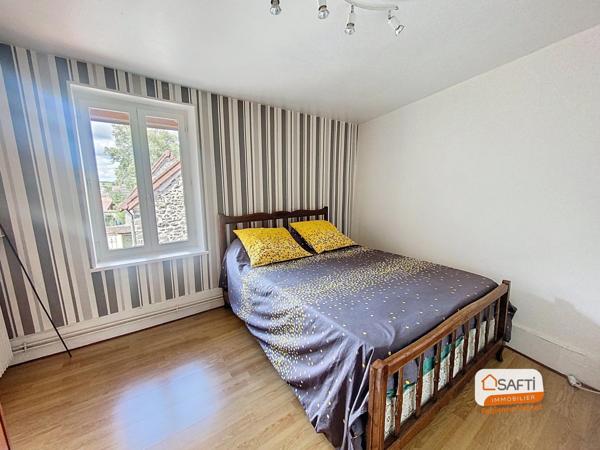 Maison de ville avec cour et dépendances