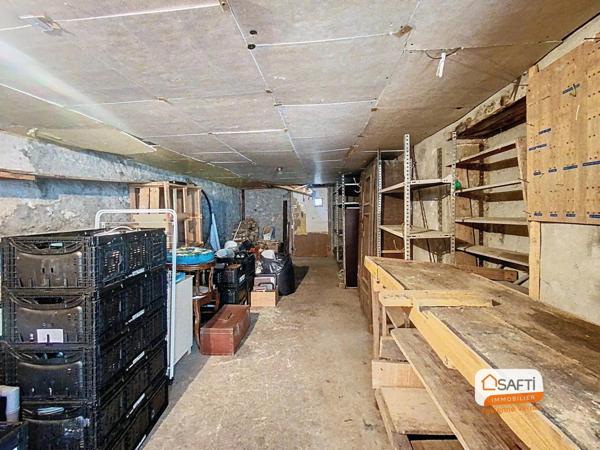 Maison de ville avec cour et dépendances