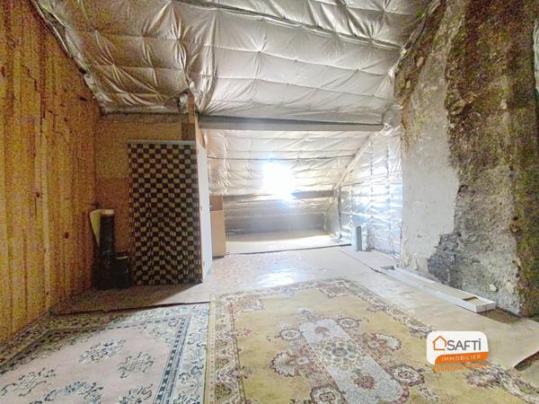 Maison de ville avec cour et dépendances