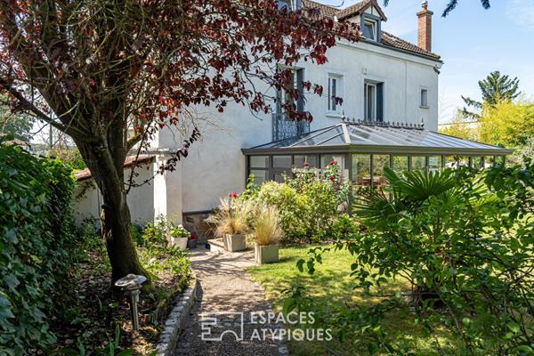 Maison ancienne rénovée dans le centre d’Orgeval avec piscine chauffée