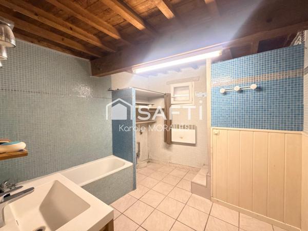 CABESTANY (66), MAISON DE VILLAGE AVEC BEAU POTENTIEL, PROCHE COMMERCES ET STATIONNEMENTS