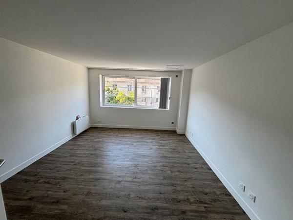 A LOUER BUREAUX 60 M2 SENLIS - CENTRE VILLE