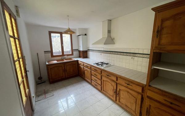 Maison à vendre    5 pièces •  Saintes