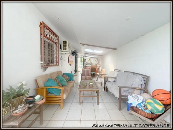 A VENDRE A KOUROU (97310) UNE CHARMANTE MAISON T5 DE 106 m² - TERRAIN DE 440 m² - AU PRIX DE 318 000 €.