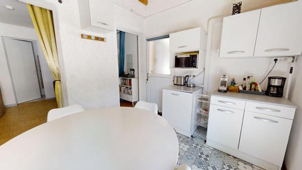 Maison de 210 m² avec 4 appartements, piscine sur 800 m²