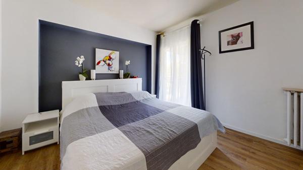 Maison de 210 m² avec 4 appartements, piscine sur 800 m²