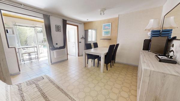 Maison de 210 m² avec 4 appartements, piscine sur 800 m²