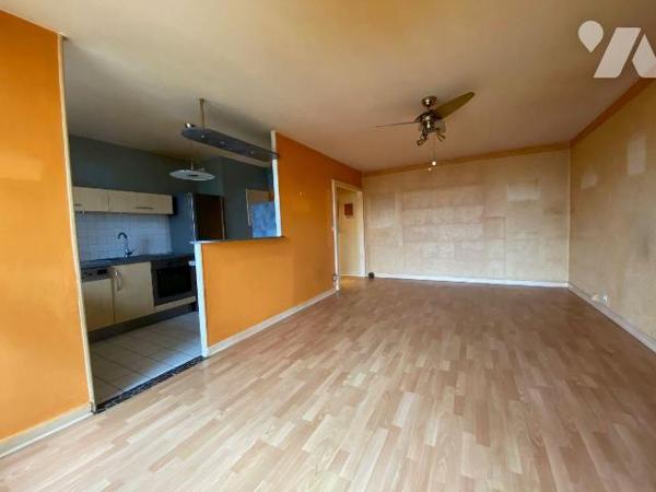 Secteur Quizac - Situé au 10ème étage d'un immeuble avec ascenseur, venez découvrir cet apparte...