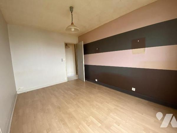 Secteur Quizac - Situé au 10ème étage d'un immeuble avec ascenseur, venez découvrir cet apparte...