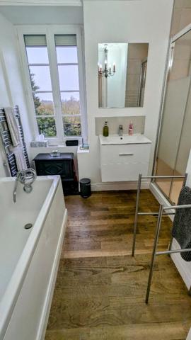 Superbe maison bourgeoise en campagne, 4 chambres et jardin clos.