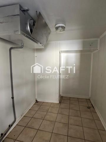 Immeuble avec local commercial