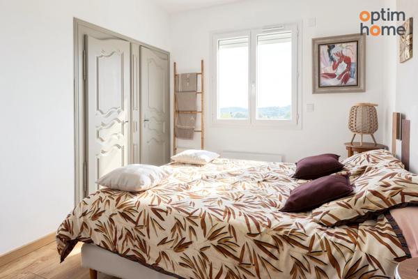 Martigues St-Julien - Vente Villa T6 de 150 m2 environ sur un terrain de 1115 m2 avec piscine, avec vue dégagée plein sud, au calme et sans vis à vis