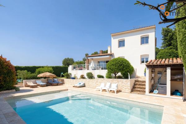 Martigues St-Julien - Vente Villa T6 de 150 m2 environ sur un terrain de 1115 m2 avec piscine, avec vue dégagée plein sud, au calme et sans vis à vis