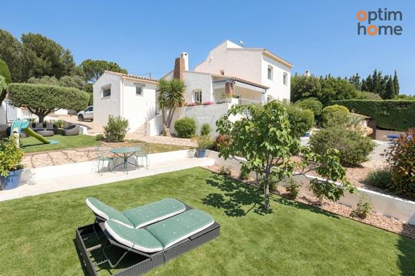 Martigues St-Julien - Vente Villa T6 de 150 m2 environ sur un terrain de 1115 m2 avec piscine, avec vue dégagée plein sud, au calme et sans vis à vis