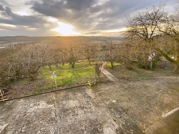 A vendre Maison 4 chambres, garage et jardin à Bouglon