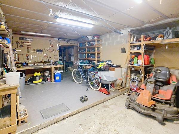 A vendre Maison 4 chambres, garage et jardin à Bouglon