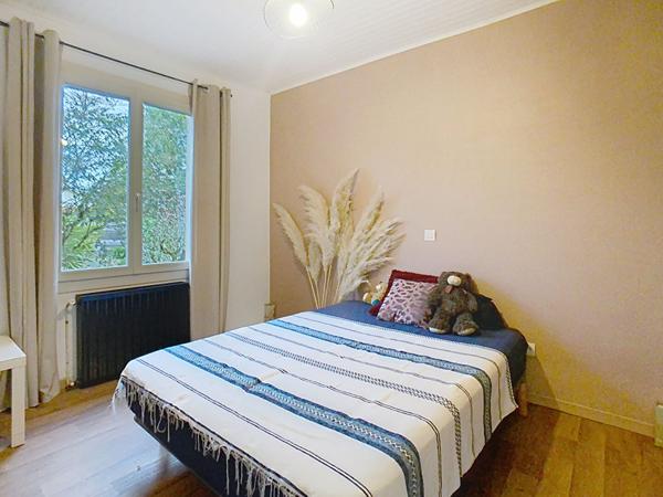 A vendre Maison 4 chambres, garage et jardin à Bouglon