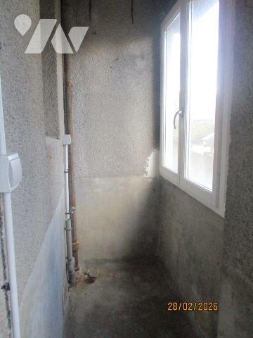 PLEIN CENTRE VILLE
Au 1er étage, APPT comprenant : entrée-séjour-salon exposé au Sud-Ouest, cu...