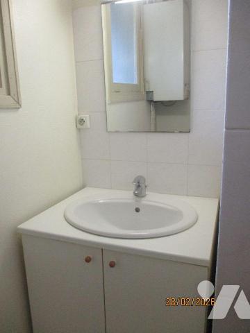 PLEIN CENTRE VILLE
Au 1er étage, APPT comprenant : entrée-séjour-salon exposé au Sud-Ouest, cu...