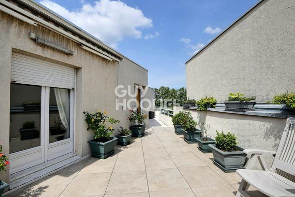 (Visite virtuelle) A vendre, T4/T5 de 114 m²  en dernier étage avec terrasse plein ciel de 35 m² et 2 garages, secteur Sans-Souci / Monplaisir à Lyon, 3ème arrondissement (69003)