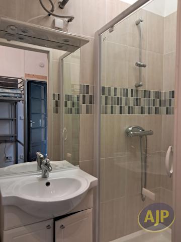 Appartement à louer Pons : 1 pièces, 11m² avec 0 chambre(s) à 325€ - AJP Immobilier Pons