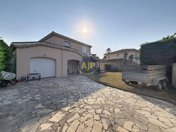 Maison à louer Anglet : 7 pièces, 149m² avec 5 chambre(s) à 2 163€ - AJP Mateille Immobilier Biarritz