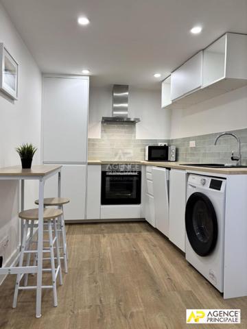 Versailles Chantiers-Mairie - studio de 27.40 m² avec entrée indépendante 260 000 € **  - Référence  27611