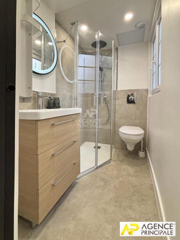 Versailles Chantiers-Mairie - studio de 27.40 m² avec entrée indépendante 260 000 € **  - Référence  27611