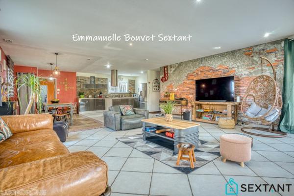 Maison contemporaine de plain-pied à 10 min de Bergerac, 225 m2, piscine, terrain boisé