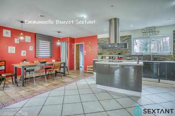 Maison contemporaine de plain-pied à 10 min de Bergerac, 225 m2, piscine, terrain boisé