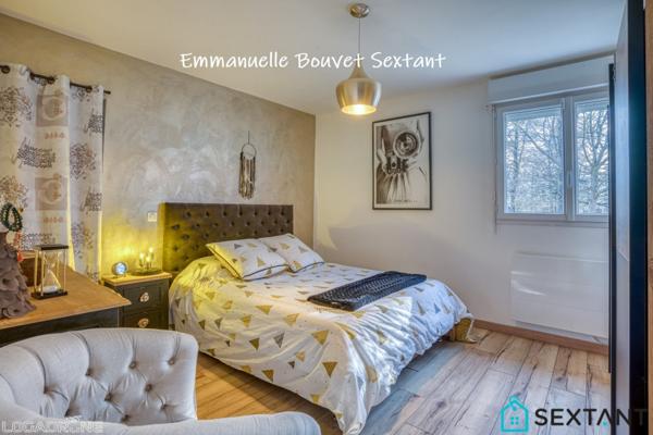 Maison contemporaine de plain-pied à 10 min de Bergerac, 225 m2, piscine, terrain boisé