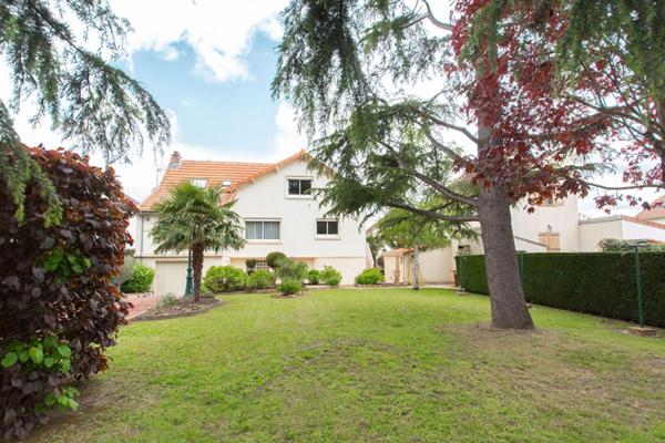 Maison Bretigny Sur Orge 11 pièce(s) 232 m2
