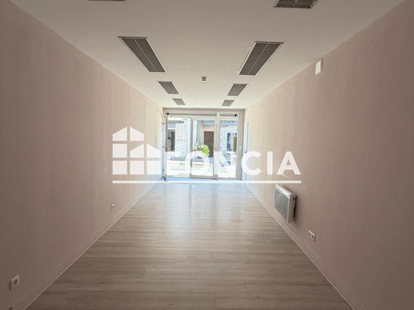 Location Local commercial 2 pièces 70 m² - La Rochefoucauld 16110