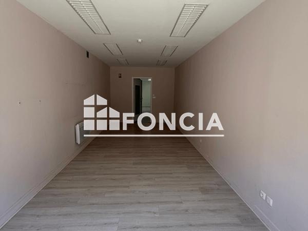 Location Local commercial 2 pièces 70 m² - La Rochefoucauld 16110