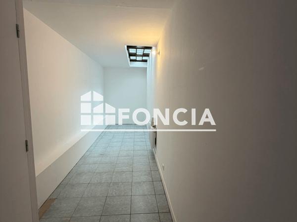 Location Local commercial 2 pièces 70 m² - La Rochefoucauld 16110