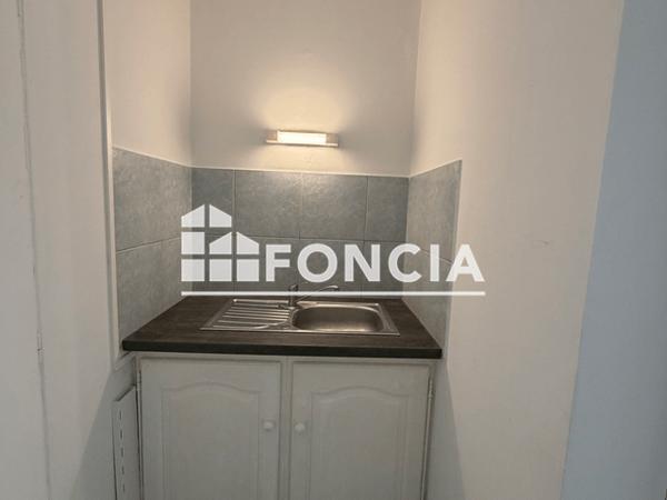 Location Local commercial 2 pièces 70 m² - La Rochefoucauld 16110