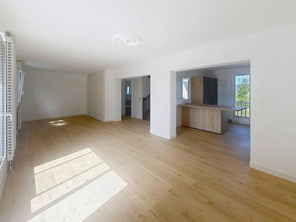 Maison entièrement rénovée à l'emplacement idéal