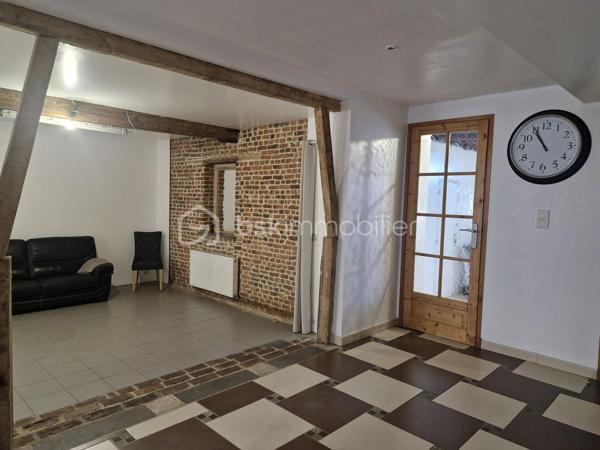 A deux pas du centre, du parc et des voies rapides, venez découvrir cette maison exceptionnelle. Vous recherchez des volumes ? Un hall de 17m² pour vous accueillir, vous donne accès au salon séjour + de 60 m², espace cuisine 20m², sdb avec douche et baignoire, buanderie et cellier. A l'étage un grand palier dessert 3 vraies chambres, un dressing, un bureau de 16m² et le plus une suite parentale de 35m². Pour compléter le tout, un beau jardin sans vis à vis complète ce produit exceptionnel ! Cette maison est prête à accueillir votre famille et vos projets. 
Un seul numéro a retenir afin d'organiser une visite 06 50 91 25 58 !
