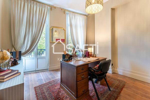 Maison d'Exception au Charme Authentique Place des Martyrs de la Résistance