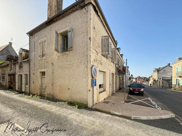 Immeuble à rénover – Centre de THENON (24210) 120 M2